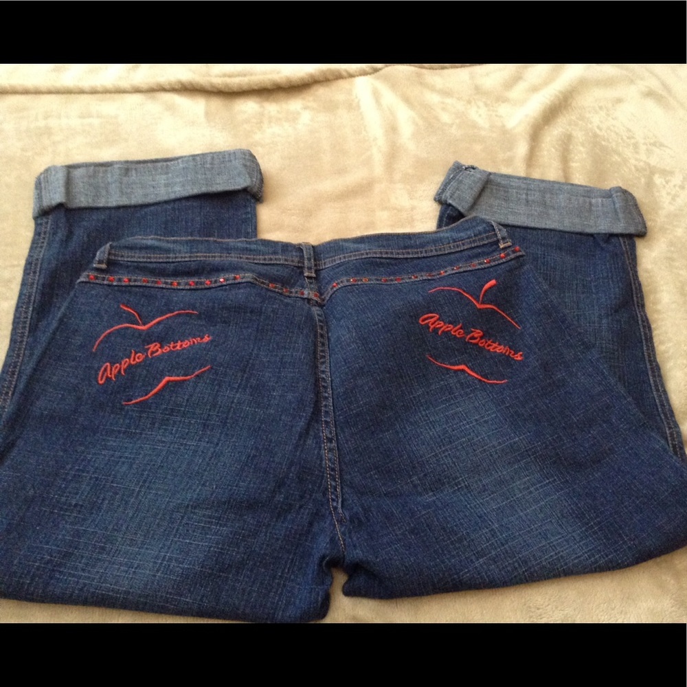 Apple Bottom capris